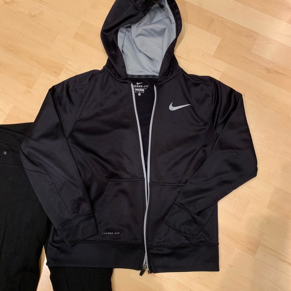 Nike jacket - Picture 2 of 3